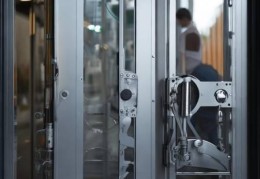 新多防盗门附近上门维修电话普及<防盗门拆卸步骤详解>