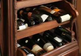 阿里斯顿酒柜24客户服务热线科普㊣红酒酒柜卡槽深度：选购指南，轻松存酒无忧