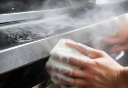 方太油烟机售后服务点维修电话告诉你〖油烟机缝隙清洗技巧，告别顽固污渍〗