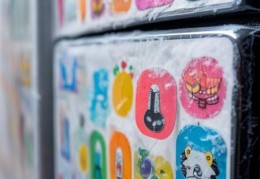 东贝冰箱400服务售后热线普及=冰箱贴膜：哪种材质更耐用？
