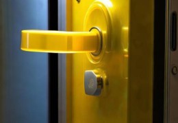亮钢指纹锁全天候客户专线剖析♫大门指纹锁专用防撞硅胶，保护更放心